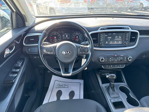Used 2017 Kia Sorento LX w/ LX Convenience Package image 18