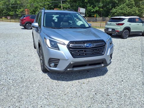 Used 2022 Subaru Forester Limited image 6
