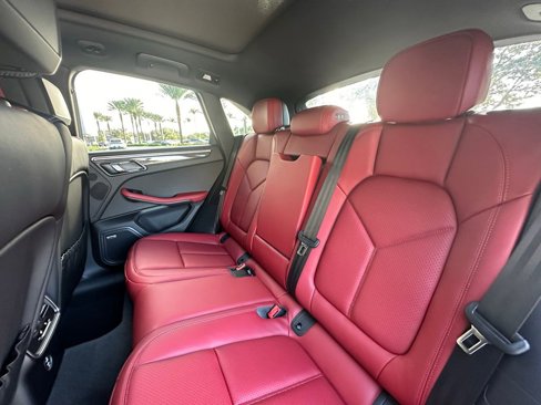 Used 2024 Porsche Macan image 27