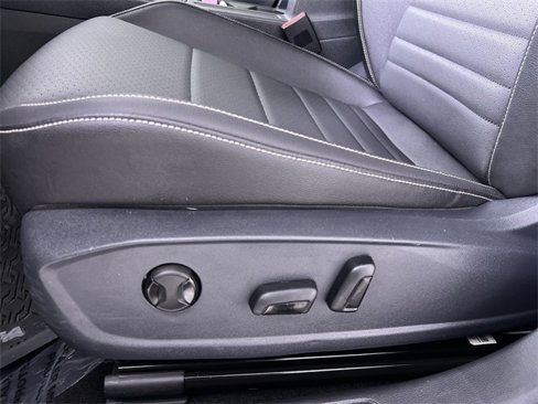 Used 2024 Volkswagen Jetta SE w/ Panoramic Sunroof Package image 12