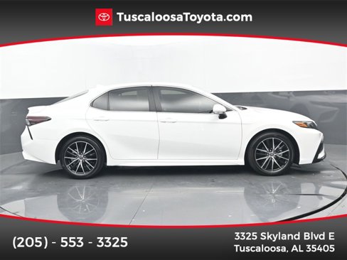 Used 2023 Toyota Camry SE image 1