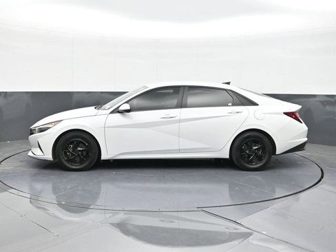 Used 2022 Hyundai Elantra SE image 8