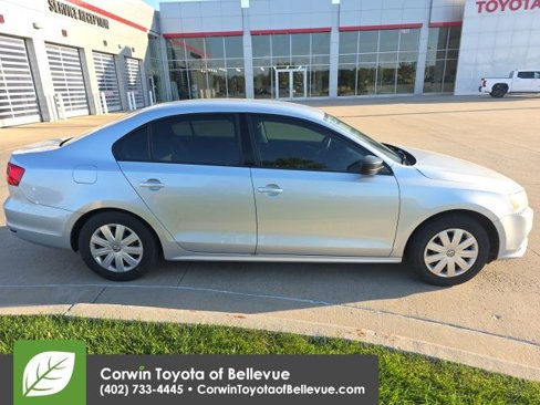 Used 2015 Volkswagen Jetta S image 2