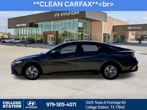 Used 2025 Hyundai Elantra SE image 4