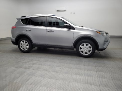 Used 2018 Toyota RAV4 LE image 11