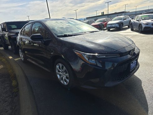 Used 2021 Toyota Corolla LE image 3