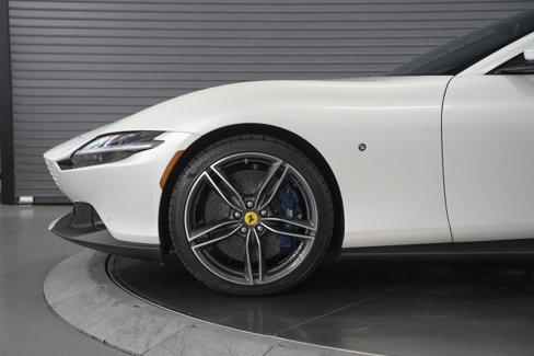 Used 2025 Ferrari Roma Spider image 17