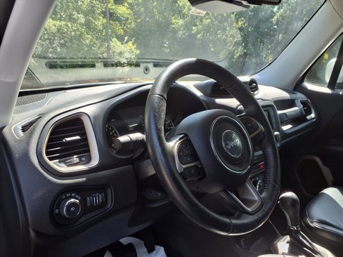 Used 2016 Jeep Renegade Limited image 16