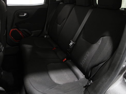Used 2017 Jeep Renegade Latitude w/ Cold Weather Group image 18