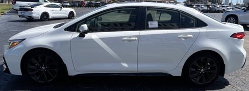 Used 2025 Toyota Corolla SE w/ SE Premium Package image 5