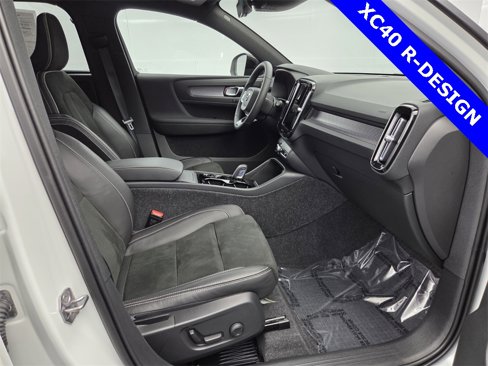 Used 2022 Volvo XC40 T5 R-Design w/ Advanced Package image 10
