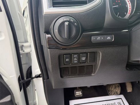 Used 2016 Nissan Titan SV image 18