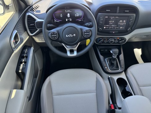Certified 2025 Kia Soul LX w/ LX Technology Package image 14