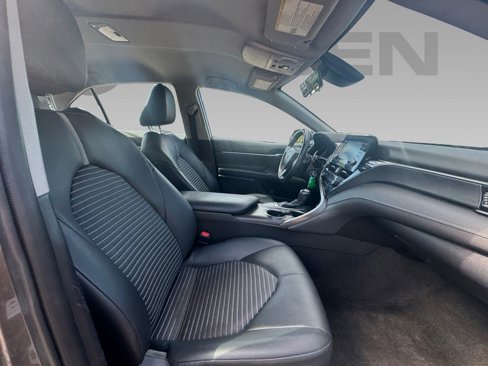 Used 2023 Toyota Camry SE image 9