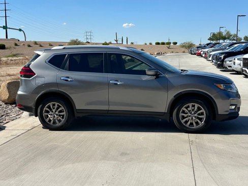 Used 2019 Nissan Rogue SV image 3