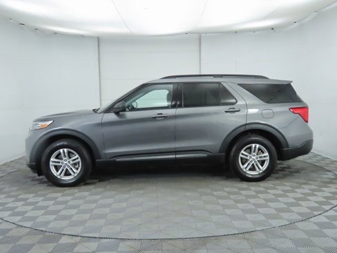 Used 2023 Ford Explorer XLT w/ Equipment Group 202A image 8