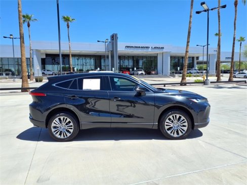 Used 2023 Toyota Venza Limited image 6