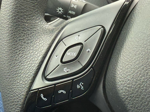 Used 2019 Toyota C-HR LE image 21