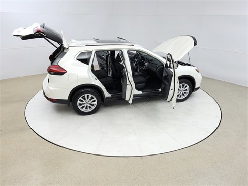 Used 2017 Nissan Rogue SV image 24