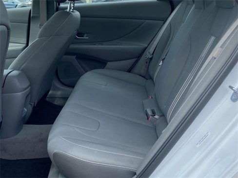 Used 2025 Hyundai Elantra Sport image 9