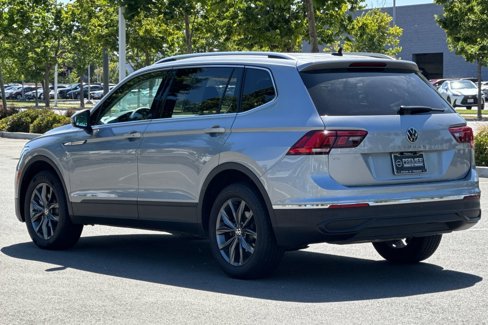 Used 2024 Volkswagen Tiguan SE image 6