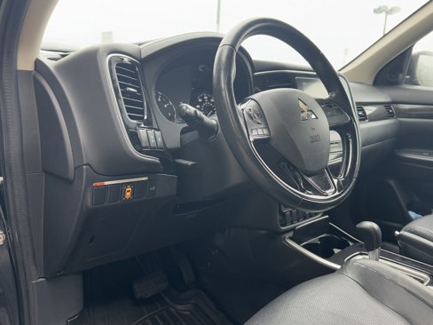 Used 2018 Mitsubishi Outlander SEL image 4