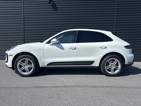 Used 2025 Porsche Macan image 2