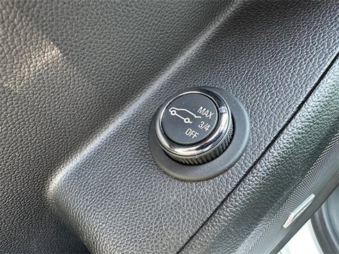 Used 2023 Chevrolet Traverse Premier image 16