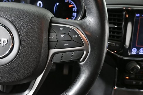 Used 2019 Jeep Grand Cherokee Laredo w/ Laredo X Package image 12