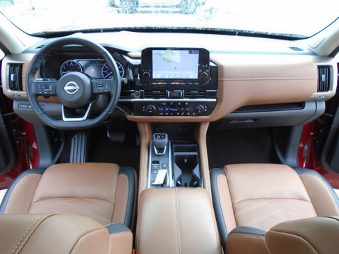 Used 2023 Nissan Pathfinder Platinum image 18