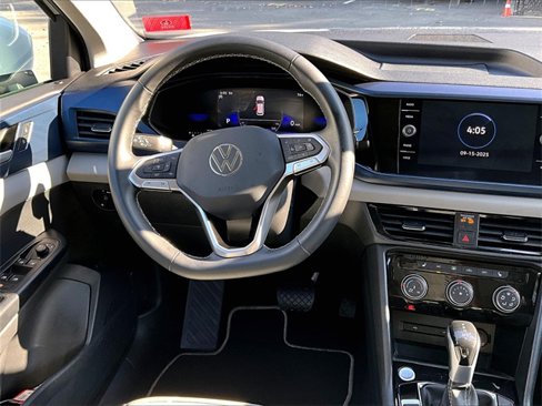 Used 2023 Volkswagen Taos SE w/ Panoramic Sunroof Package image 5