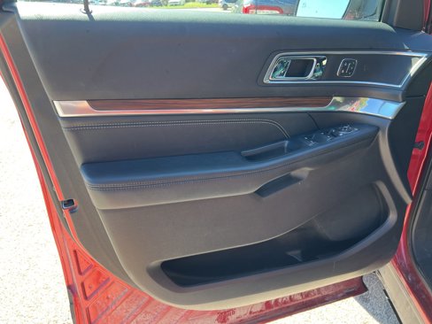 Used 2016 Ford Explorer Limited image 10