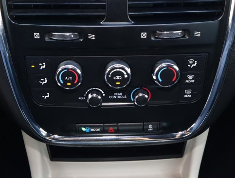 Used 2019 Dodge Grand Caravan SXT image 24