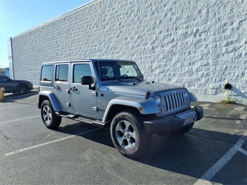 Used 2016 Jeep Wrangler Unlimited Sahara image 5