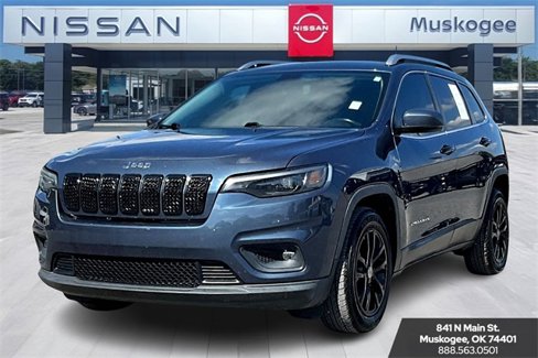 Used 2019 Jeep Cherokee Latitude Plus w/ Comfort/Convenience Group image 3