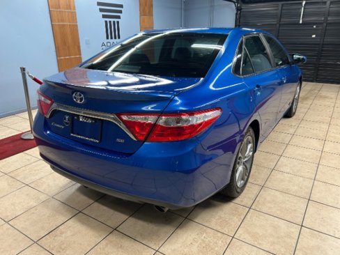 Used 2017 Toyota Camry SE image 4