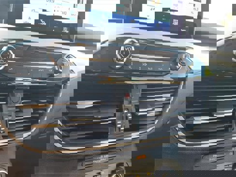 Certified 2020 Ford Escape SE image 19
