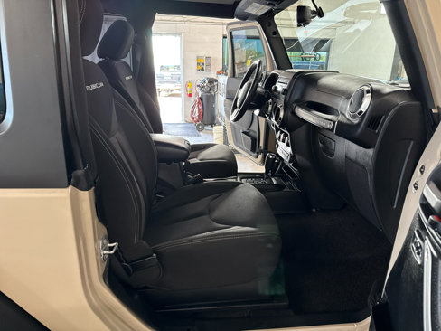 Used 2016 Jeep Wrangler Rubicon w/ Power Convenience Group image 42