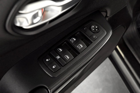 Used 2015 Jeep Cherokee Latitude w/ Comfort/Convenience Group image 24