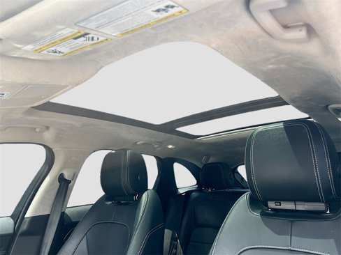 Used 2019 Jaguar F-PACE R-Sport image 22