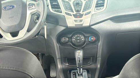 Used 2013 Ford Fiesta SE image 16
