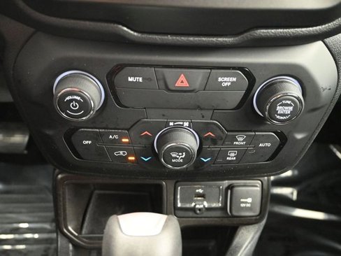 Used 2020 Jeep Renegade Latitude image 17