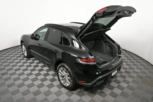 Certified 2025 Porsche Macan image 34