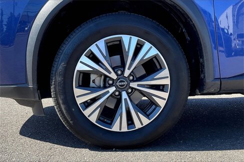 Used 2023 Nissan Rogue SV image 9