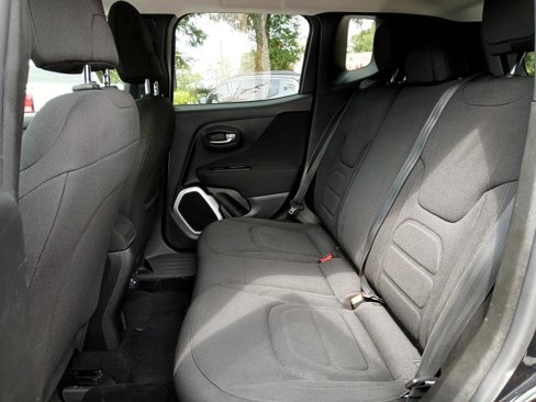 Used 2018 Jeep Renegade Latitude w/ UConnect 8.4 Nav Group image 11