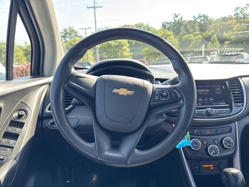 Used 2021 Chevrolet Trax LS image 13
