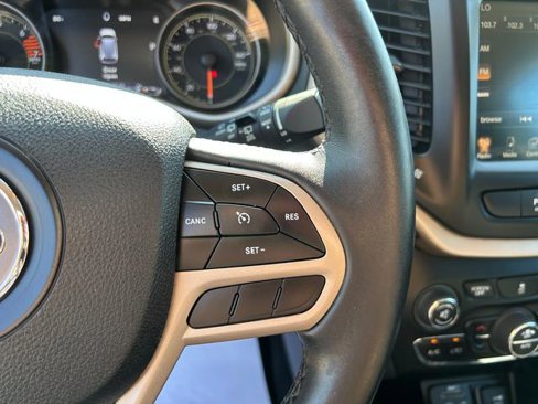 Used 2017 Jeep Cherokee Limited image 15