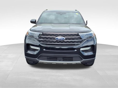 Used 2020 Ford Explorer XLT w/ Equipment Group 202A image 2