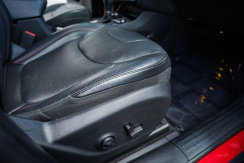 Used 2019 Jeep Cherokee Trailhawk image 37
