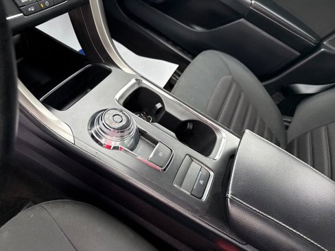 Used 2019 Ford Fusion SE image 17